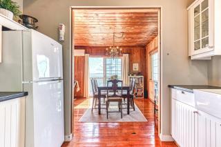 2BR Beachfront Cottage w/ Grill & Expansive Deck - 1
