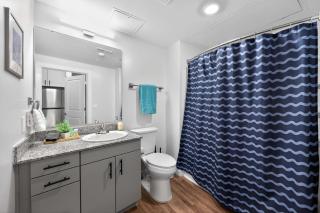 Cozy Stay Near UC With Work Desk & Clubhouse - 7