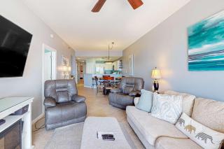 Waterfront condo with shared pool tennis & sauna - near the beach - 6