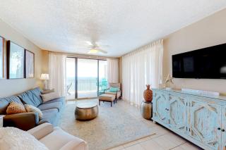 Large beachfront condo with views from private balcony and shared hot tub & pool - 0