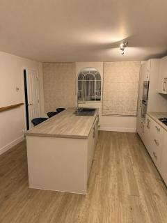 Cosy Staff Modern 3 Bed Semi Detached - 4