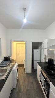 Jarrow 2-bed contractor and family stay, Sleeps 6 - 1