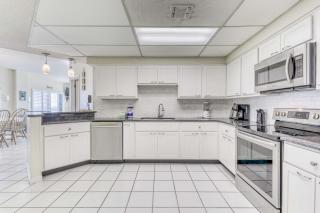 Waterfront corner condo with shared pools wrap-around balcony & tennis courts - 1