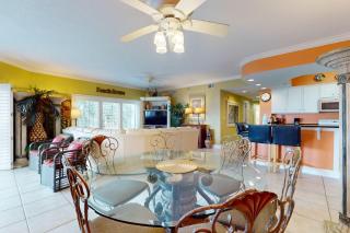 Waterfront condo with expansive corner balcony grill area & multiple shared pools - 3