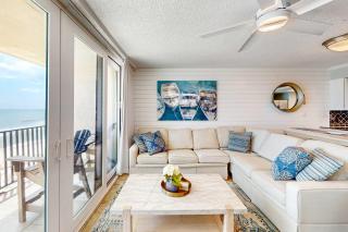 Gulf-front condo with breathtaking views pool - 5