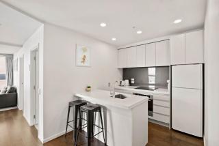 Modern 2BR 2BA Harbour & Skyline Views w Balcony - 5