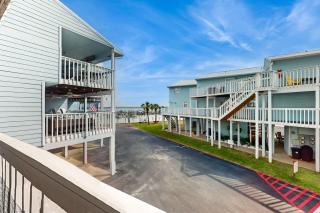 Updated condo on Wolf Bay with shared pool tennis and boat launch - 6