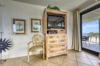 Gulf Front Condo with Shared Pools Hot Tub Tennis & Fitness Room - 4