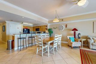 Spacious condo with Gulf-front views & access to pools hot tub gym - 5