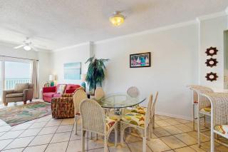 Beachfront property with Gulf-view balcony outdoor pool & hot tub - near shops - 4