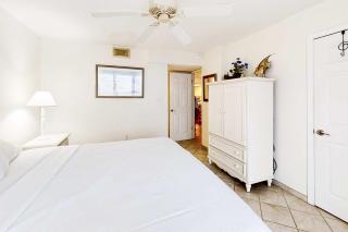 Gulf-Front Condo w Balcony Great Beach Views & Shared Pools - 3