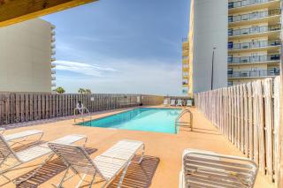 Fourth-floor beach condo w amazing views indoor pool & beach access - 8