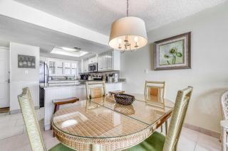 Fourth-floor beach condo w amazing views indoor pool & beach access - 5