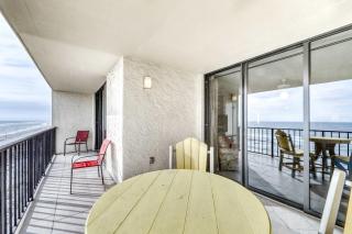 Fourth-floor beach condo w amazing views indoor pool & beach access - 1