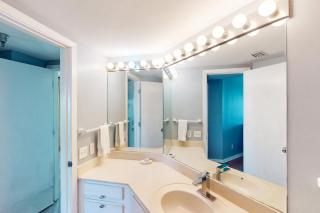 Beachfront corner condo with stunning Gulf views pools hot tub & fitness center - 6