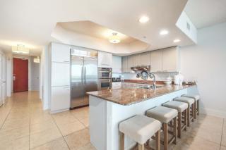 Gulf-front 8th-floor Condo with balcony pool hot tubs & tennis courts - 2