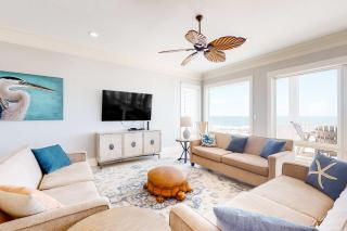 Spacious beachfront wedding-friendly home with multiple decks & shared pool - 7