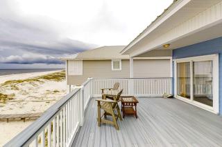 Spacious beachfront home with large balconies & pool access - 8