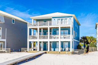 Spacious beachfront home with large balconies & pool access - 0