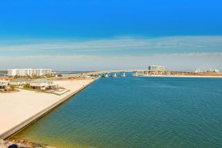 Beach & Gulf-front condo with balcony hot tub pool sauna & gym - 8