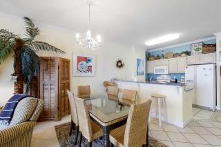 Beach & Gulf-front condo with balcony hot tub pool sauna & gym - 3