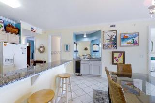 Beach & Gulf-front condo with balcony hot tub pool sauna & gym - 1