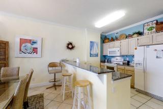 Beach & Gulf-front condo with balcony hot tub pool sauna & gym - 2