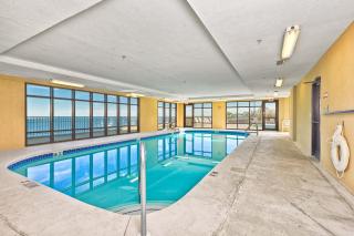 3rd-floor corner condo with balcony gym pool hot tub sauna & AC - 4