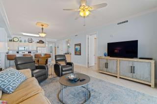 Gulf-front condo with inviting balcony amazing views pool & hot tub - 4