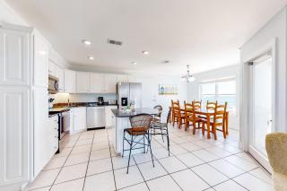 Gulf-front home on the beach with 3-tier deck Gulf views & pool access - 7