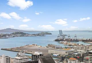 Modern 2BR 2BA Harbour & Skyline Views w Balcony - 9