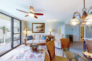 Serene water view condo with pools sauna tennis court fitness center W&D - 5