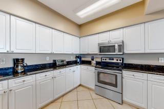 Beachfront condo with Gulf views indoor & outdoor pools hot tub gym & sauna - 2