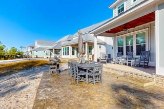 Upscale beachside dog-friendly home near the beach with grill washer dryer & AC - 8
