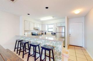 Calming water view condo with full kitchen balcony pool & TV - close to park - 5