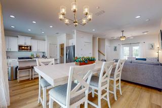 Brilliant beach house located walking distance to beach with community pool - 3