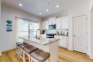 Brilliant beach house located walking distance to beach with community pool - 1