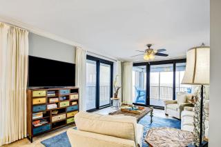 8th-floor Gulf front condo with balcony washer dryer pool & hot tub - 6