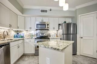 8th-floor Gulf front condo with balcony washer dryer pool & hot tub - 3