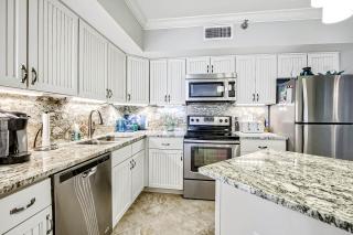 8th-floor Gulf front condo with balcony washer dryer pool & hot tub - 2