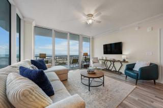 Brilliant water view condo with panoramc balcony views pool & beach access - 0