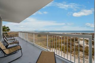 Brilliant water view condo with panoramc balcony views pool & beach access - 9