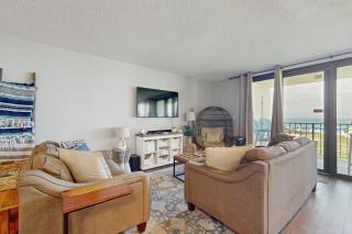 Beautiful beachfront condo with hot tub pool sauna tennis gym & balcony - 0