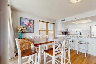 Beautiful beachfront condo with hot tub pool sauna tennis gym & balcony - 4