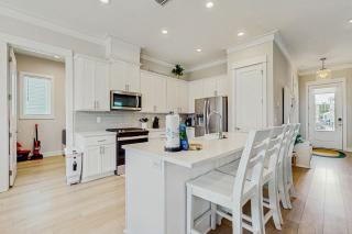 Coastal home with shared zero entry pool putting green and WIFI - 2