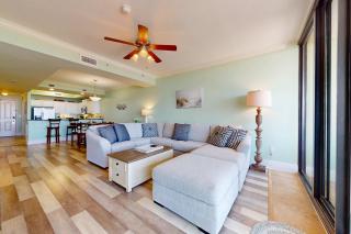 Beachfront condo with pool private balcony and laundry - 7
