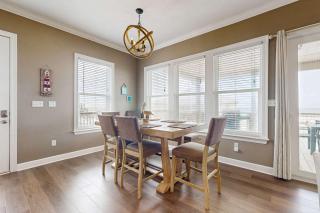 2nd-floor Gulf front home with deck beach & Gulf views AC washer dryer & WiFi - 3