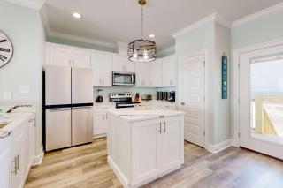 Exquisite oceanfront beach home with hot tub central AC balcony & W&D - 2