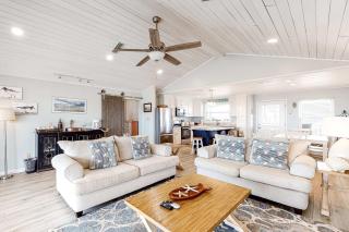 Waterfront beach house on the sound with breathtaking sunset views & gulf access - 3