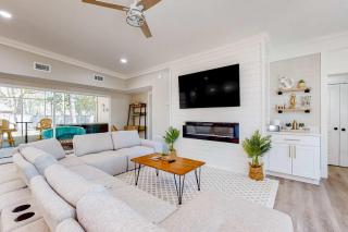 Modern dog-friendly home in the heart of island with hot tub & screened lanai - 6